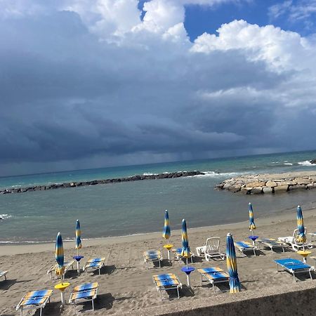 Appartement Bistrot Del Mare à Santo Stefano al Mare Extérieur photo